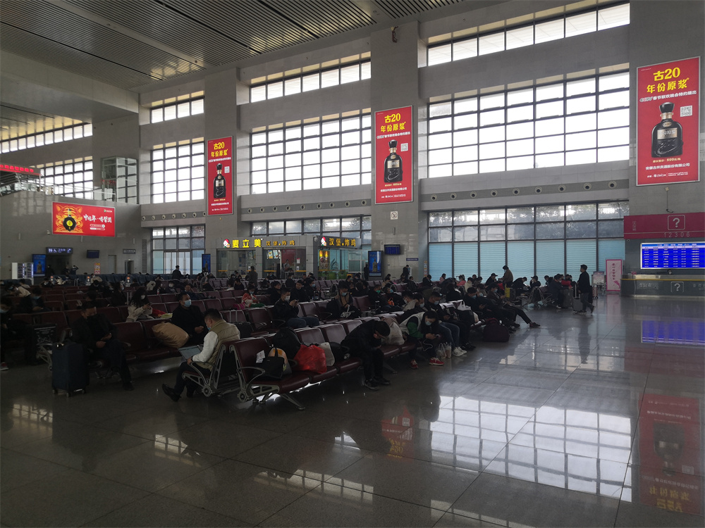 高鐵站廣告的價(jià)值逐步提升，越來越多的品牌爭搶高鐵站廣告C位